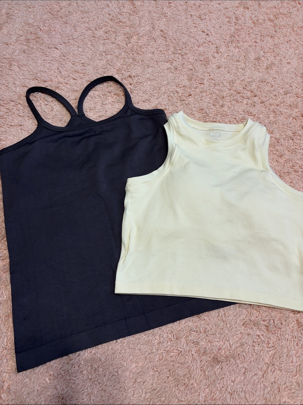 Pro-Fit Seamless Activewear Tops Bundle Charcoal Gray Pale Yellow size Medium